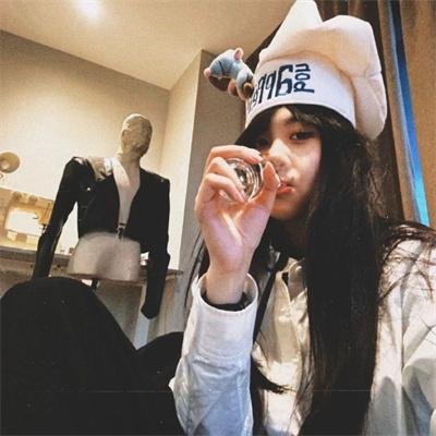 女人寻春海报